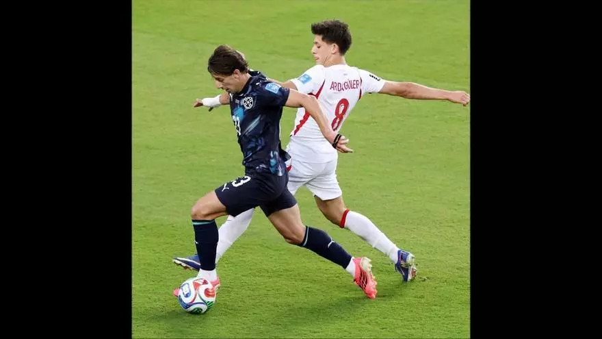 Matías Galarza jugando con Paraguay