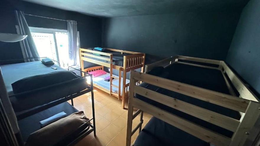 Airbnb gana cerca de 15.500 euros con el albergue ilegal de Jesús durante la temporada en Ibiza