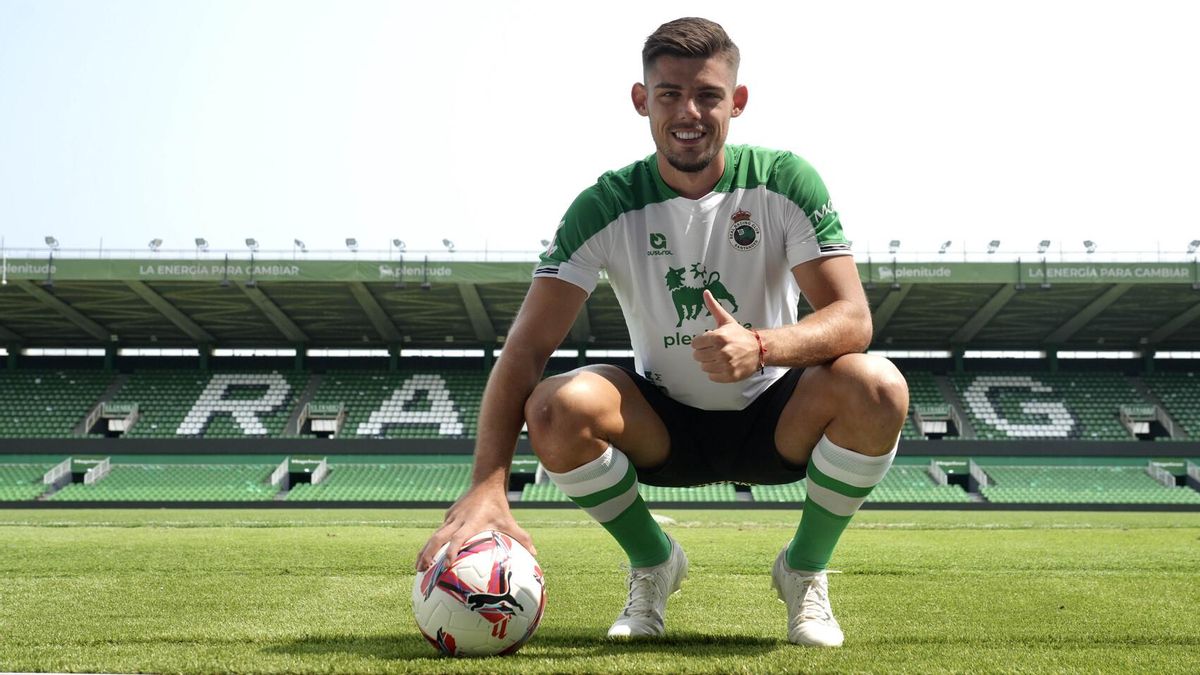 Javi Montero, central del Racing de Santander pretendido por el Málaga CF.