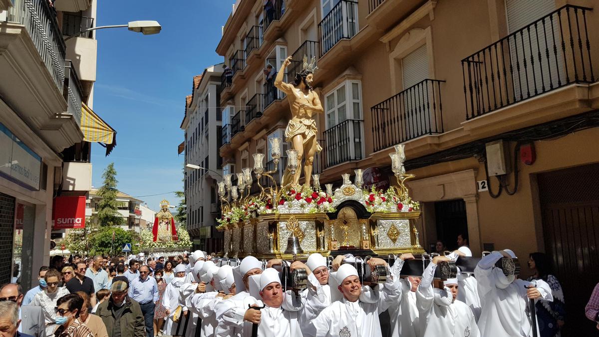 Procesión del Resucitado y la Virgen de los Ángeles en Lucena.