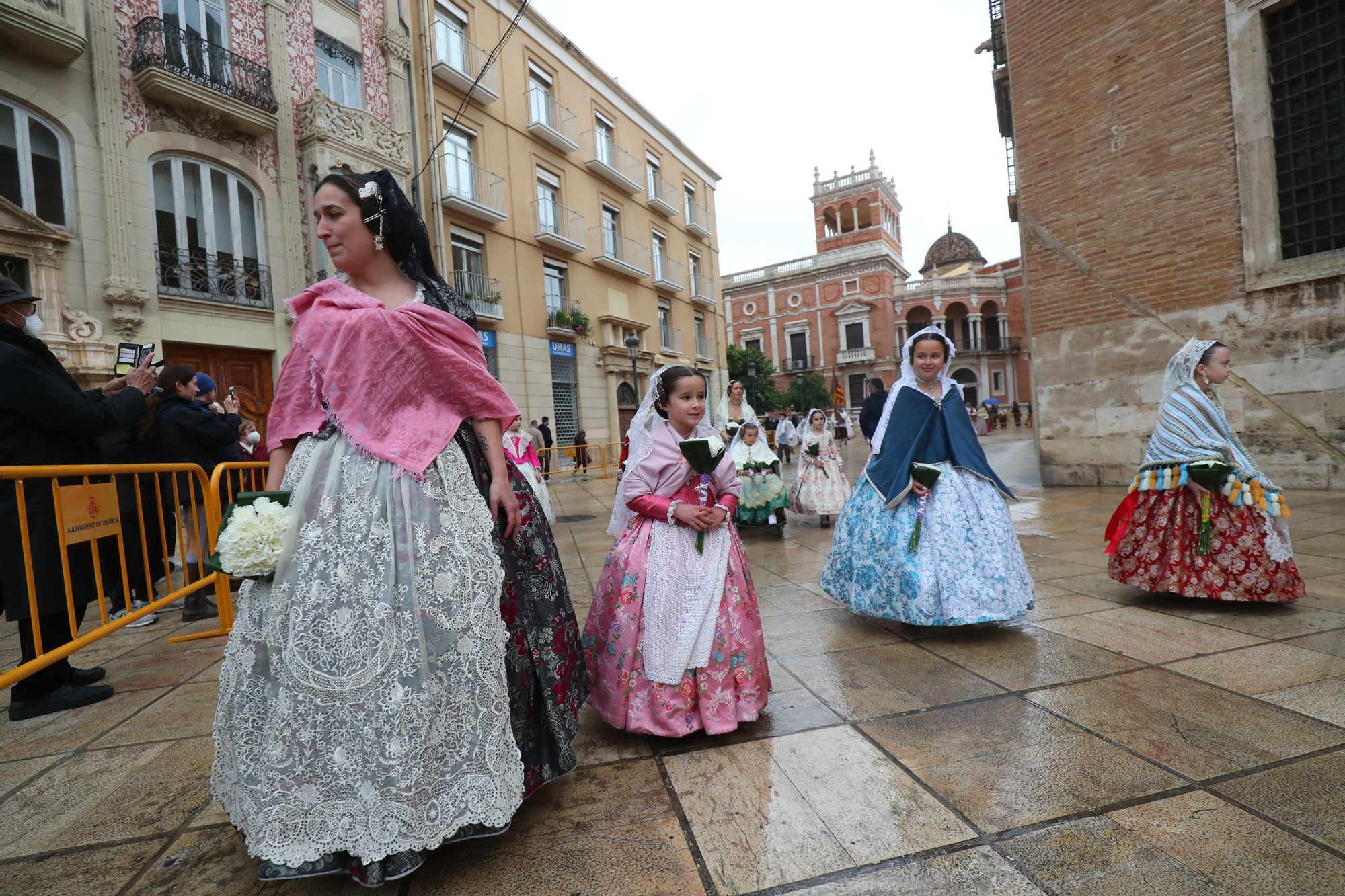 Búscate en el primer día de ofrenda por la calle de la Paz (entre las 15:30 a las 17:00 horas)