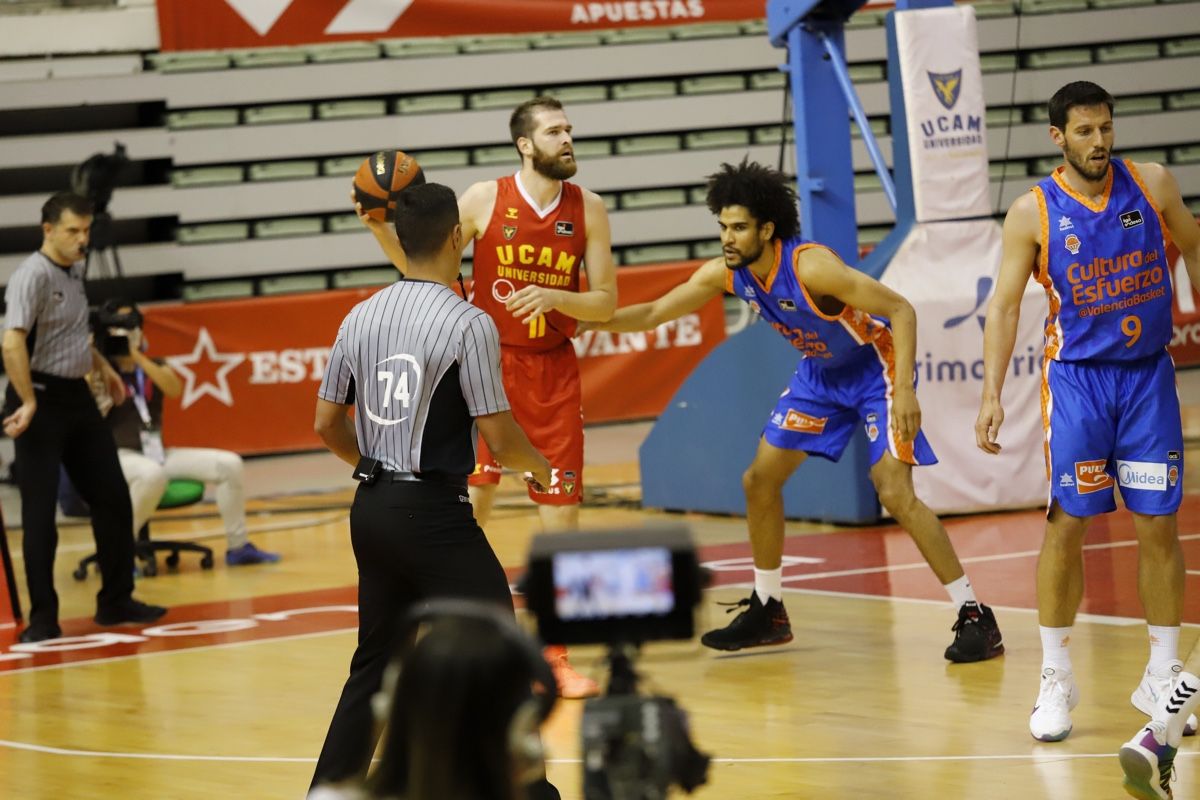 El UCAM Murcia se frena ante el Valencia Basket (66-80)