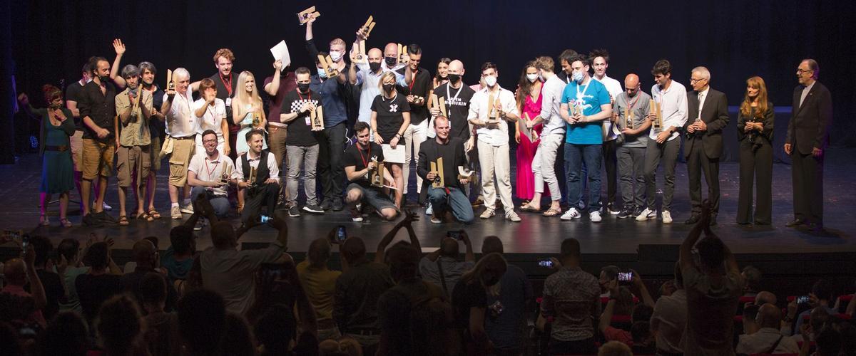 Los premiados en la fotografía conjunta tras la entrega de galardones.