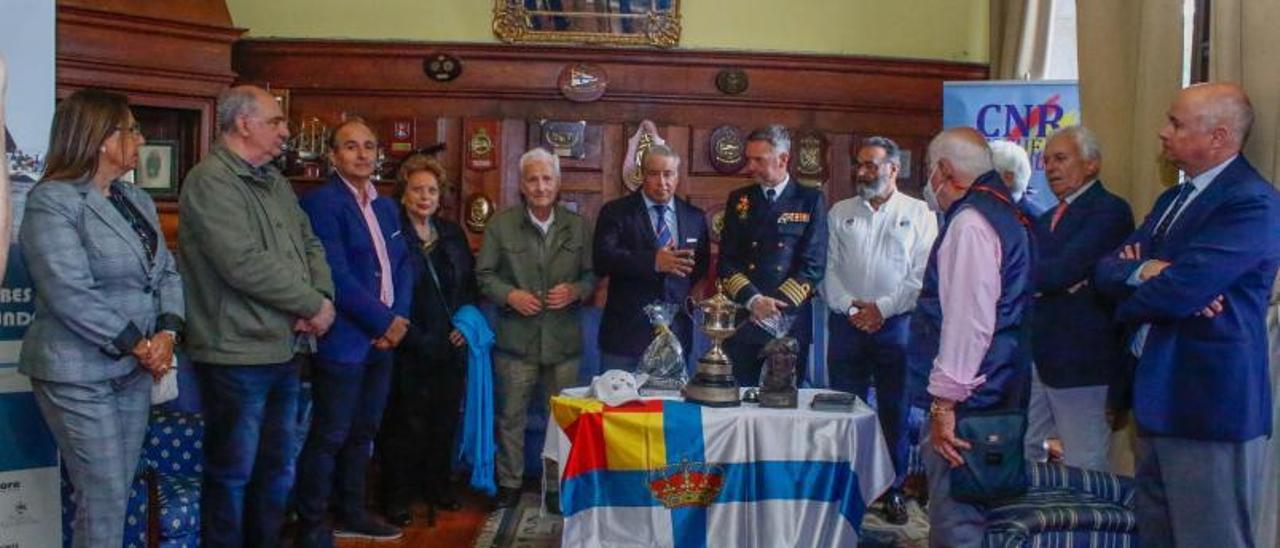 Un momento de la presentación con varias autoridades.