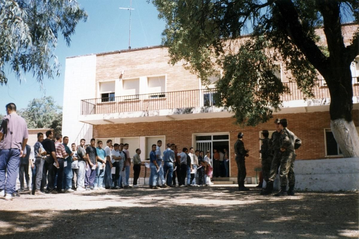 «Señores, se acabó la mili»