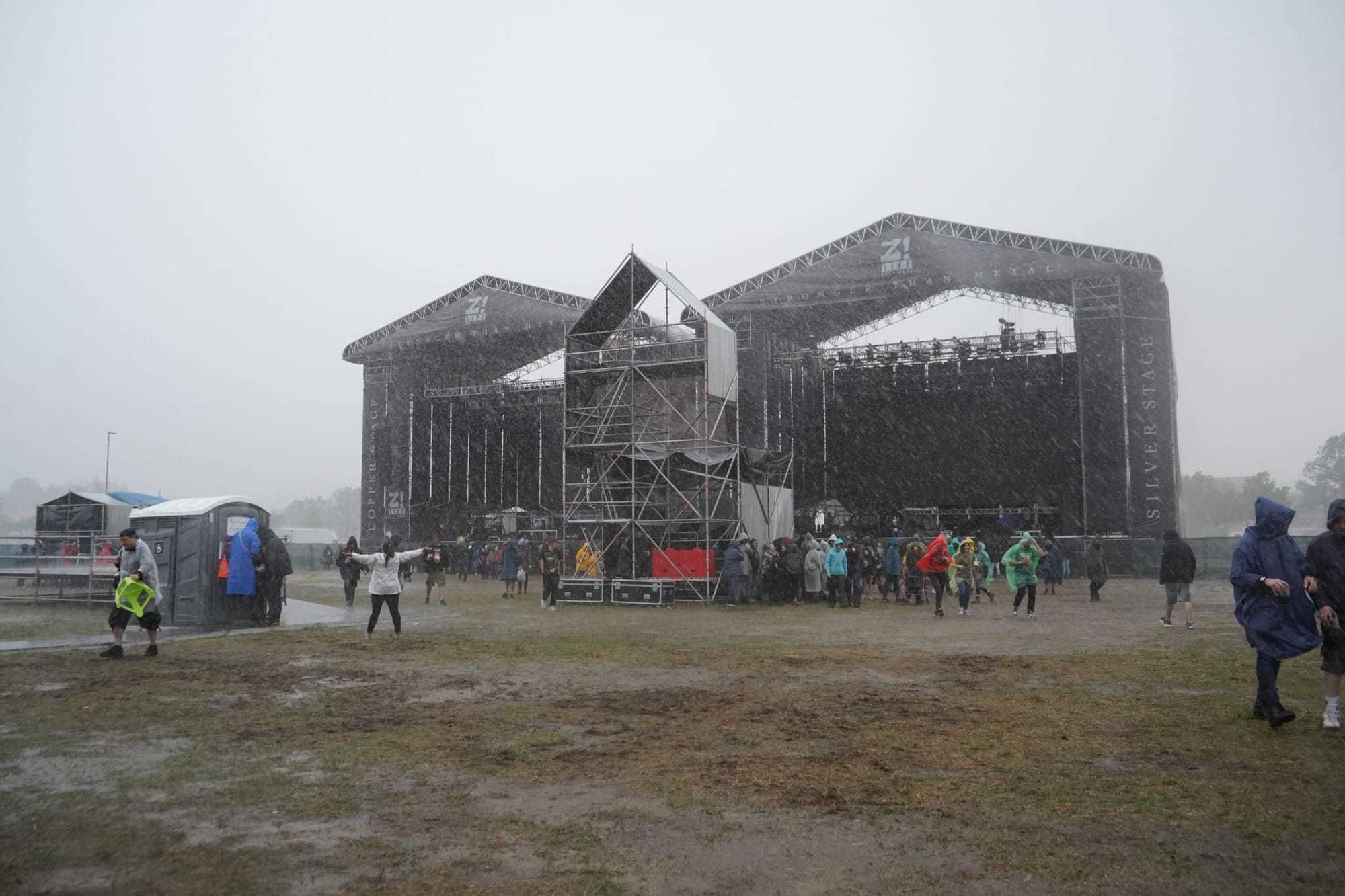 GALERÍA | La fuerte tormenta también afecta al festival Z! Live Rock