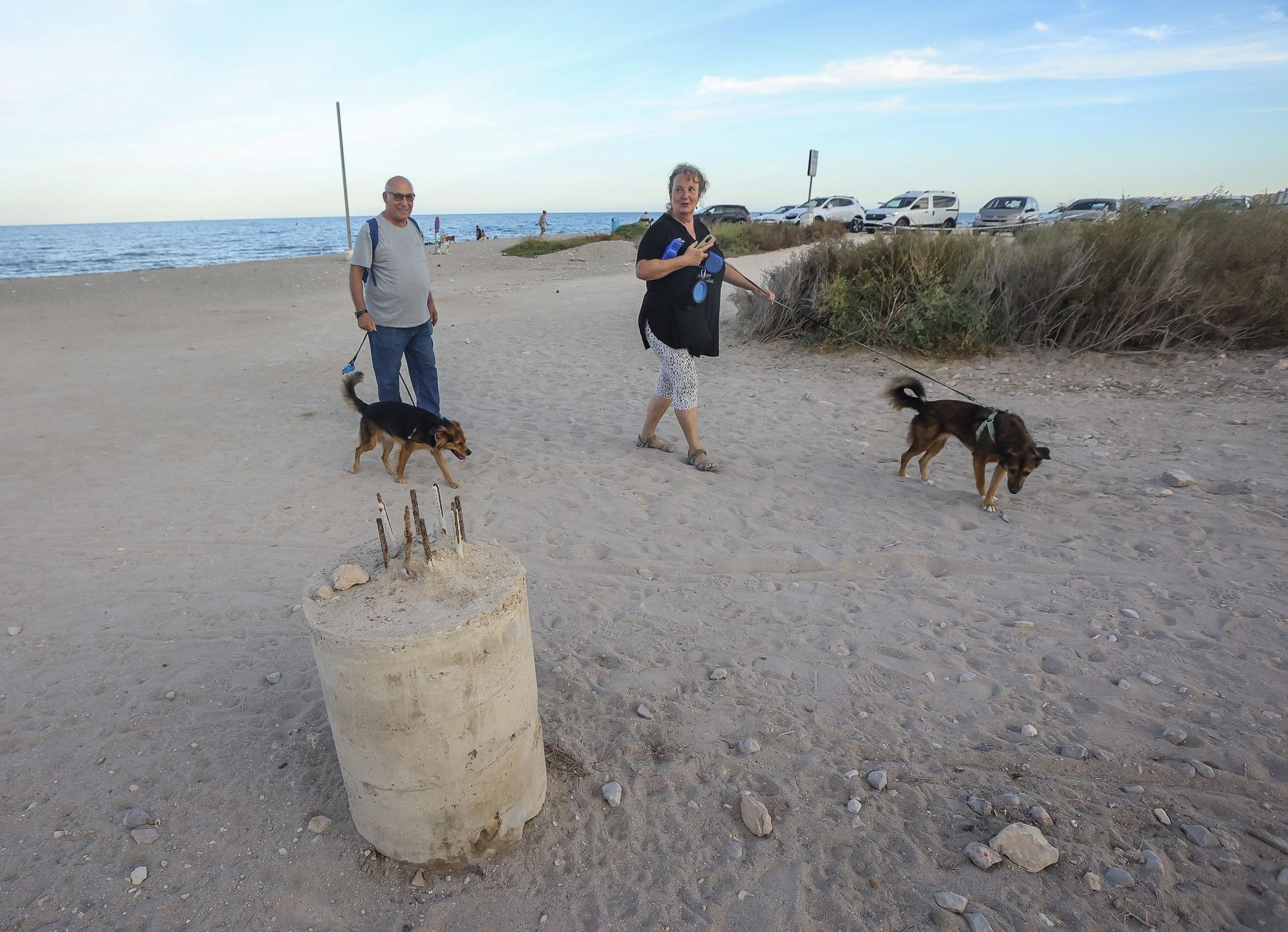 Protesta vecinal en contra del abandono del parque de perros de Aguamarga