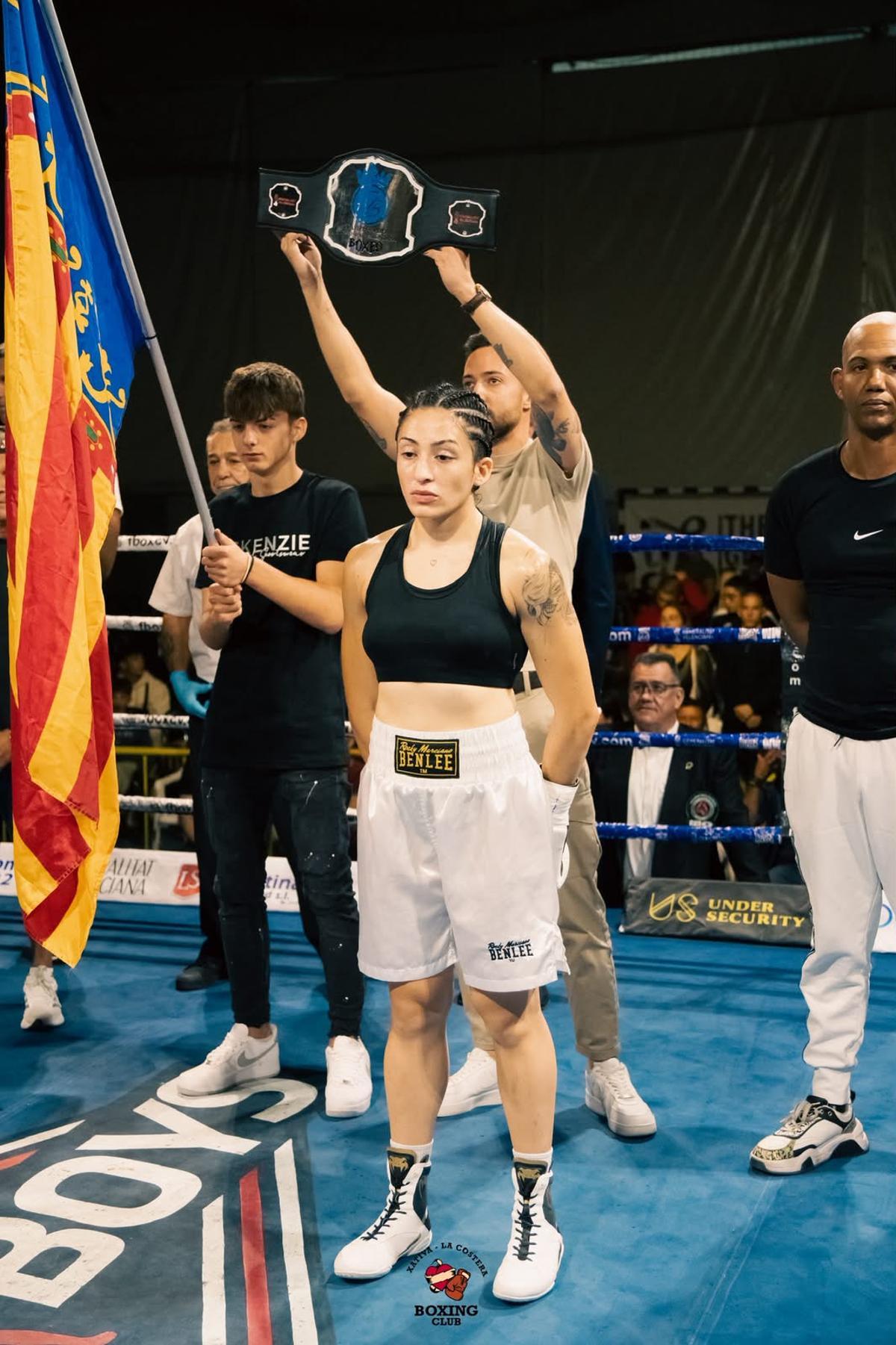 Clara López al finalizar un combate.