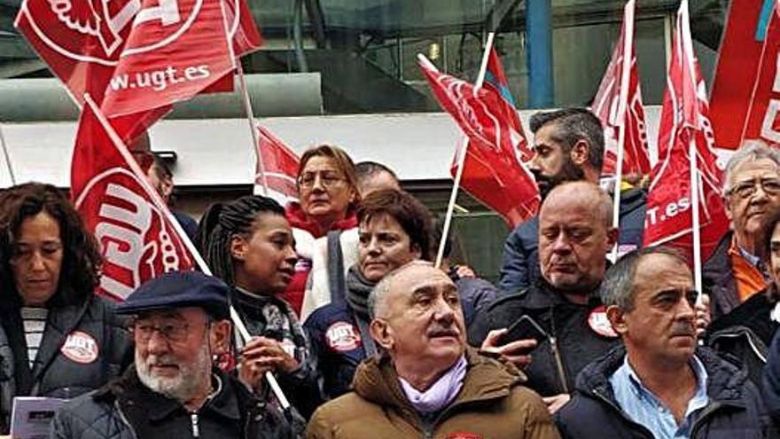 Pepe Álvarez, en el centro, en una protesta el pasado 2 de diciembre en A Coruña.