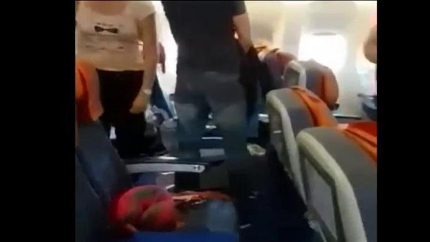 Más de veinte hospitalizados por las fuertes turbulencias en su avión