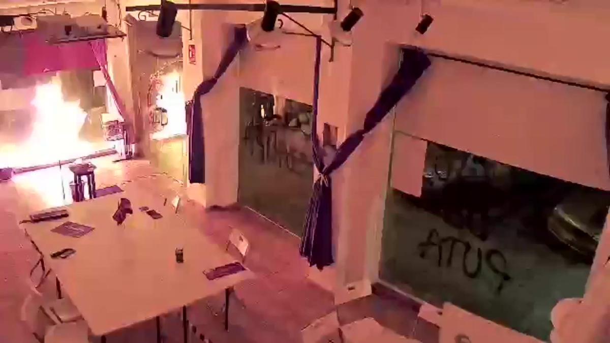 Atacan la sede de Podemos en Cartagena con cócteles molotov