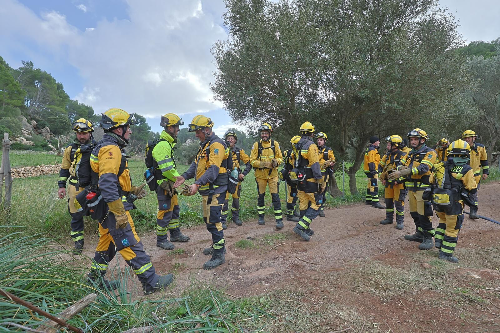 FOTOS | Dan por controlado el incendio de Andratx