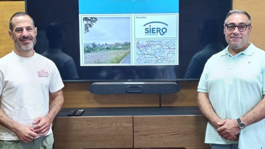 Ángel García y Pergentino Martínez, ayer, durante la presentación. | L. R.