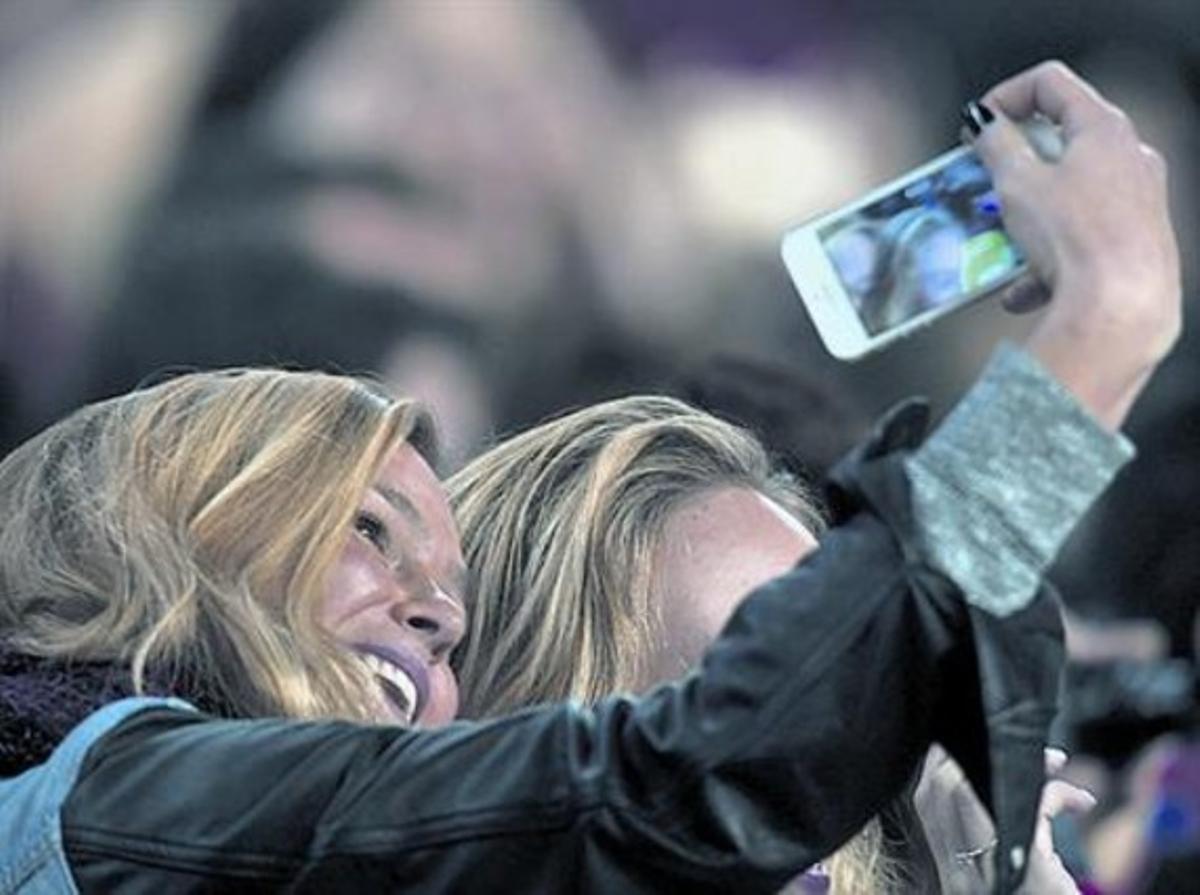 Bar Refaeli segueix Messi al Camp Nou_MEDIA_1 Bar Refaeli segueix Messi al Camp Nou_MEDIA_1