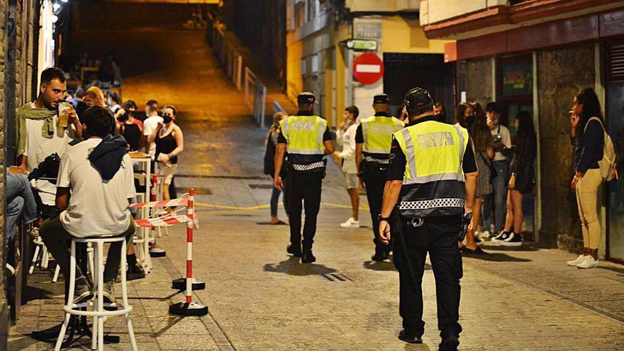 La Policía Local denuncia la falta de efectivos para hacer frente al botellón