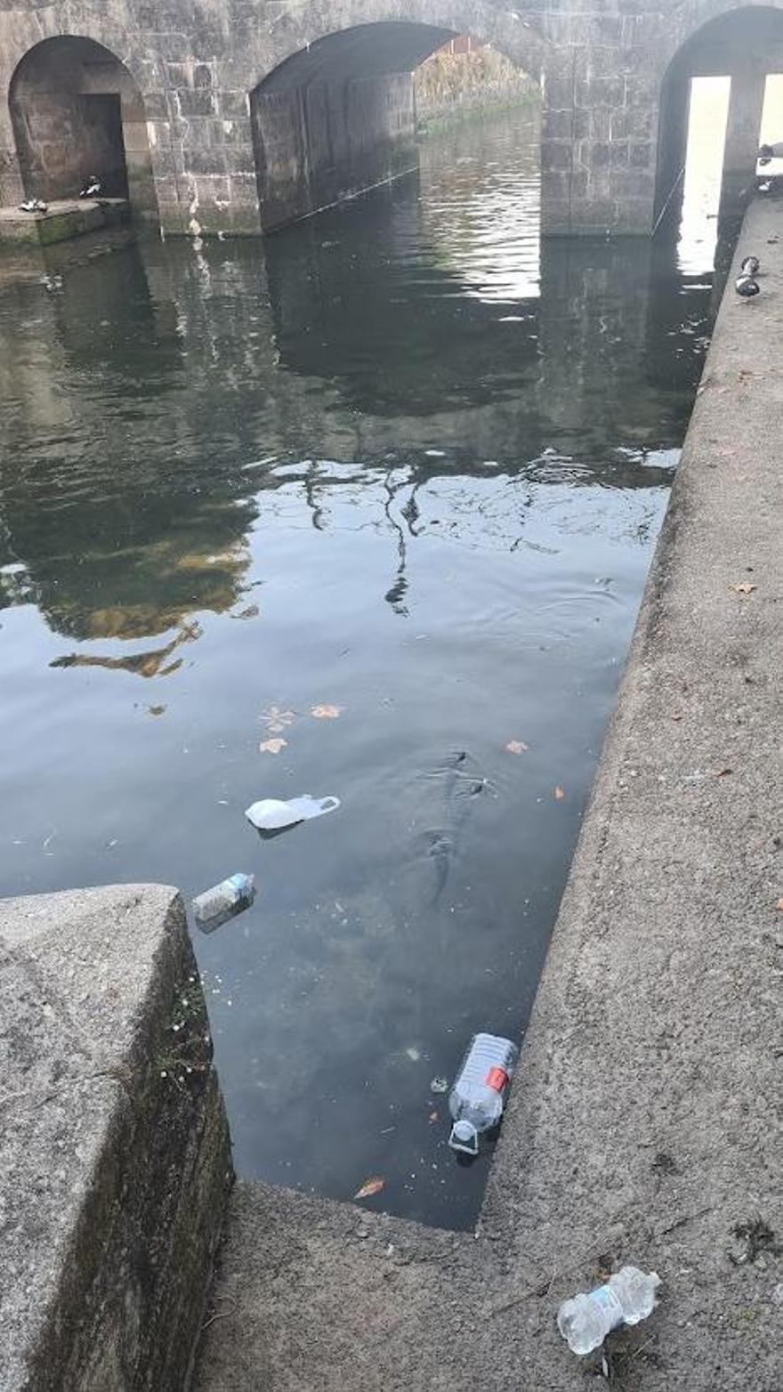 Los plásticos también afectan hoy al río.