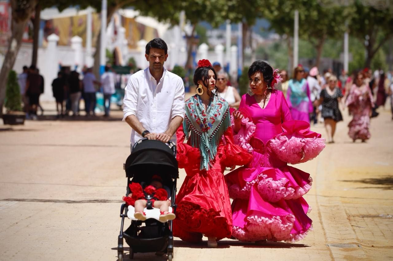 La Feria entra en calor con todas las mesas llenas