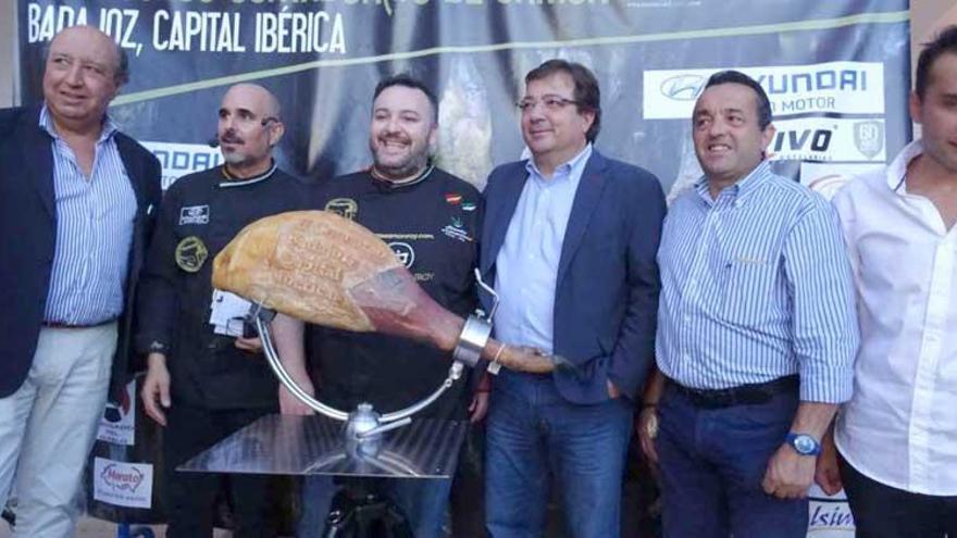 Vara asiste al concurso de cortadores de jamón &#039;Badajoz, Capital Ibérica&#039;