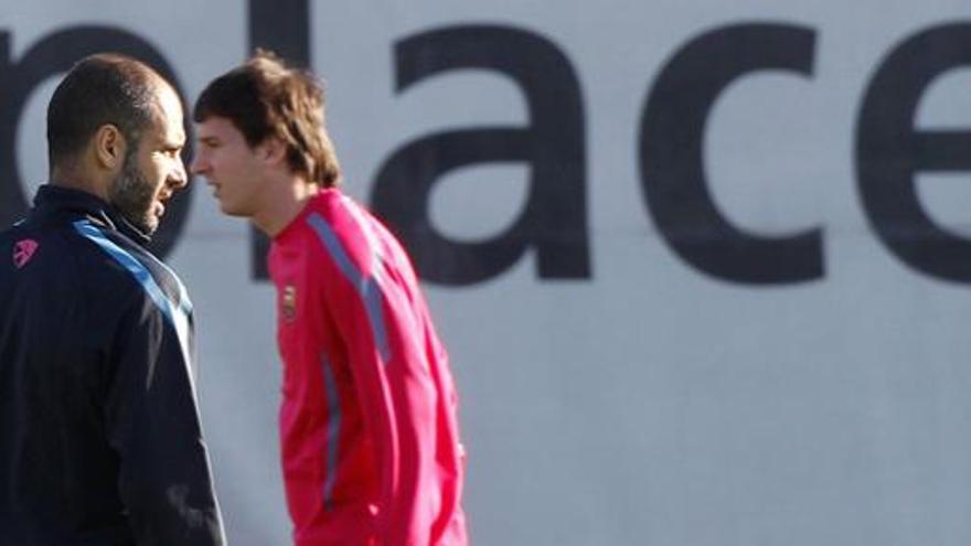 Pep Guardiola junto a Leo Messi durante el entrenamiento.