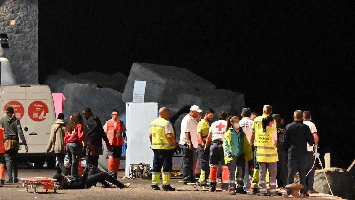 Llegada de un cayuco con 77 personas al sur de El Hierro.