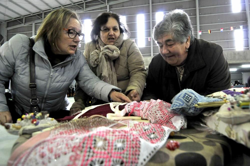 Encuentro de encajeras de bolillos en Mieres