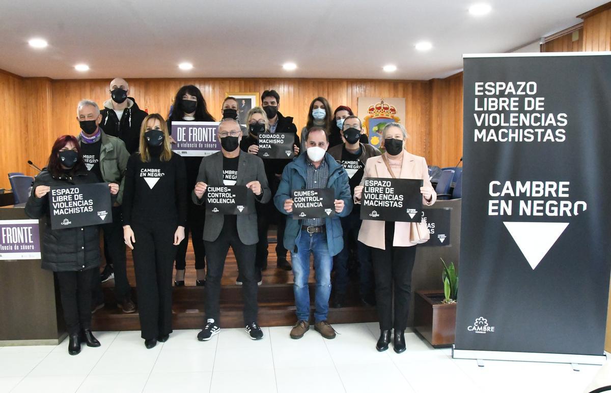 Concentración contra la violencia de género de la Corporación cambresa
