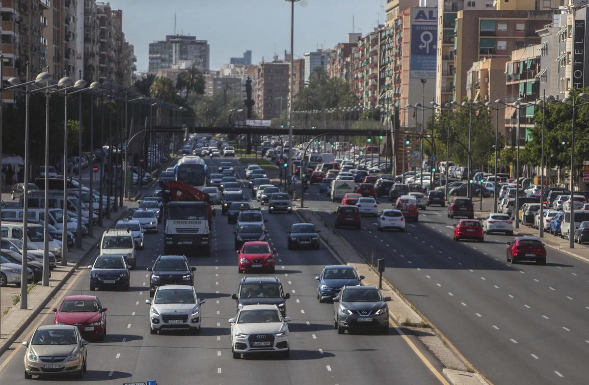 Tráfico intenso en una de las entradas a València.