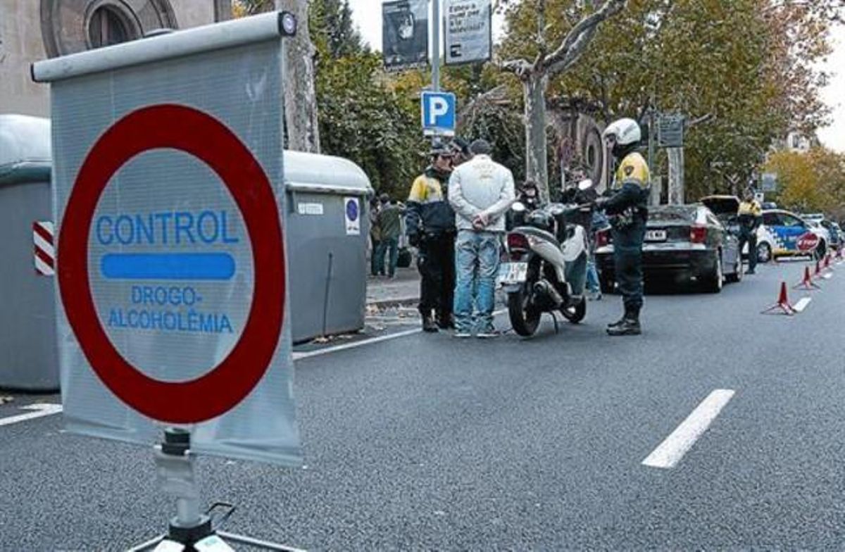 Control d’alcohol i drogues situat a la cruïlla de Diputació amb Enric Granados, al desembre. Control d’alcohol i drogues situat a la cruïlla de Diputació amb Enric Granados, al desembre.