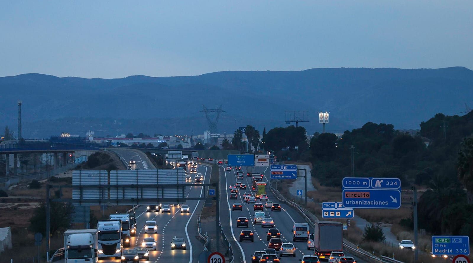 Comienza la operación salida del puente de la Constitución