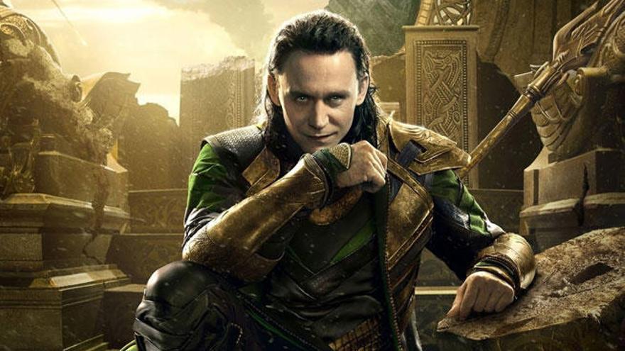 Hidlestone caracterizado como Loki.