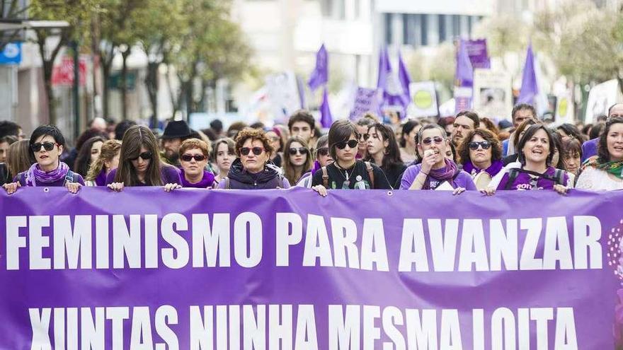 Cabecera de una manifestación del Día Internacional de la Mujer Trabajadora, en Santiago.
