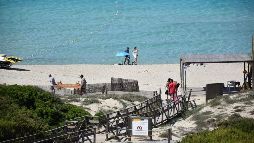 El Govern da luz verde a Costas para renovar las pasarelas de madera de Formentera