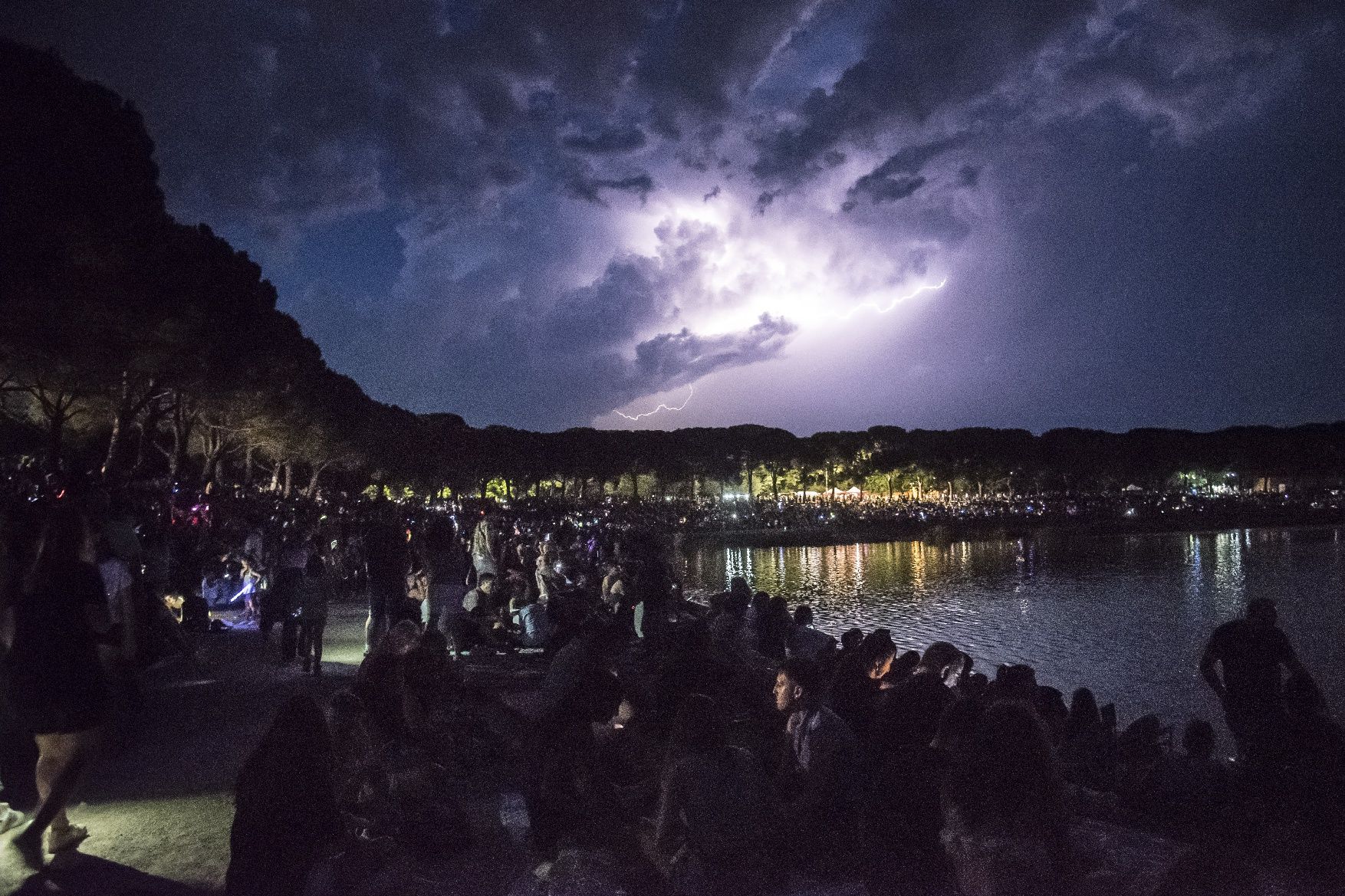 El Parc de l'Agulla s'omple per veure el Castell de Focs