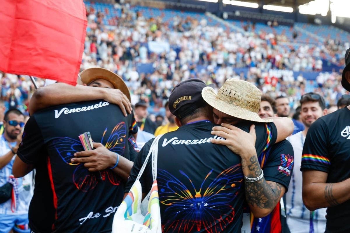 Emotivo minuto de silencio por el terremoto en Venezuela en los Gay Games de València