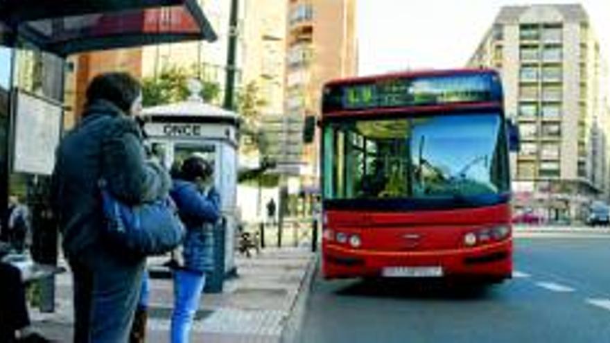 La OCU sitúa a la ciudad entre las que tienen el autobús más barato