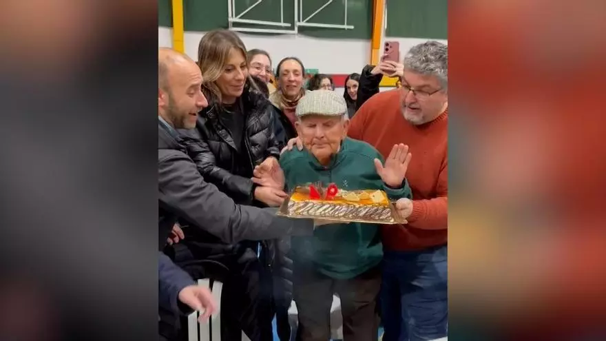 Sopla las velas a sus 94 años un desalojado por el temporal de Grazalema acogido en Ronda