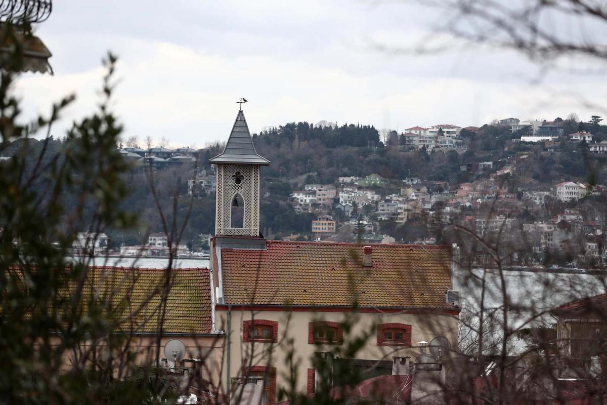 Un tiroteo en una iglesia católica de Estambul deja un muerto