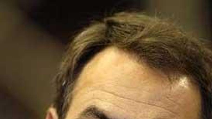 el chascarrillo. El gesto de Zapatero en la foto de Paco Paredes sirvió para que arreciasen los chascarrillos sobre su parecido con el actor Rowan Atkinson en su papel de Mr. Bean. / paco paredes