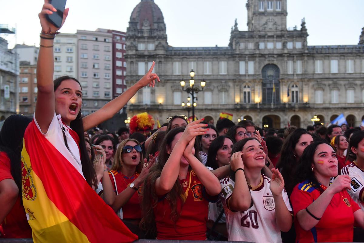 Aficionados de España en A Coruña viven la final del Mundial en María Pita