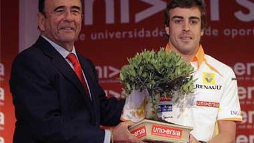 Alonso: &quot;Cualquier niño se identifica más con Ferrari&quot;