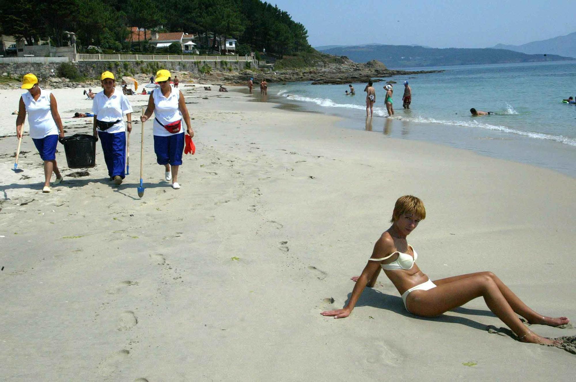 trabajadoras limpieza ba�istas langosteira salvador sas agosto 2003.jpg