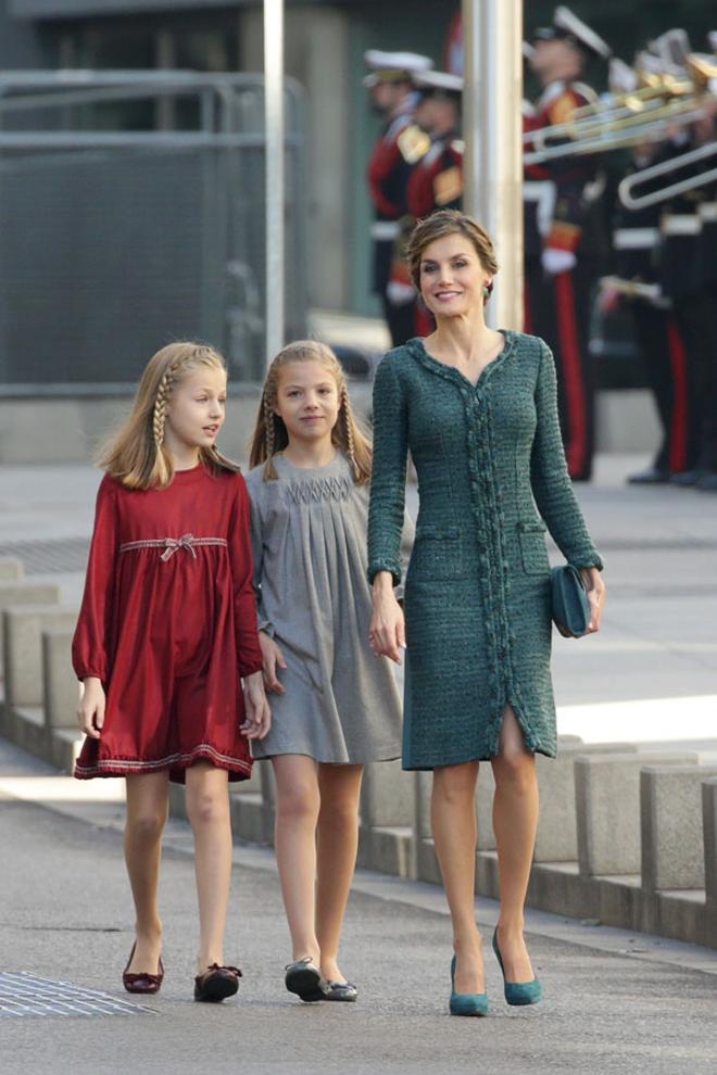 Letizia Ortiz de Felipe Varela junto a sus hijas