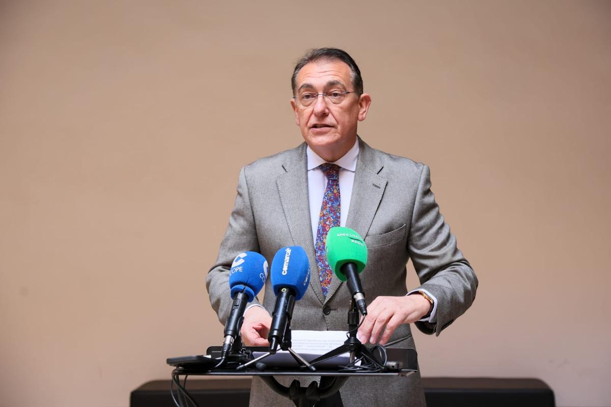 El edil de Turismo, Santiago Parra, durante su comparecencia.