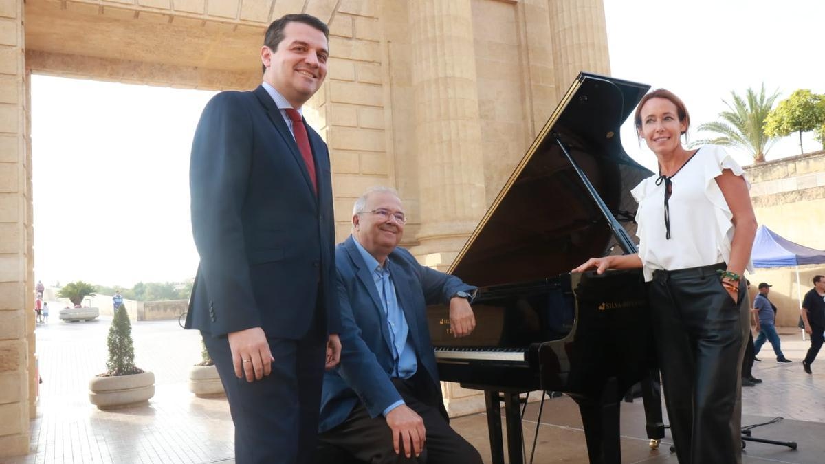 José María Bellido, Juan Miguel Moreno Calderón y Marián Aguilar, tras la presentación del festival.