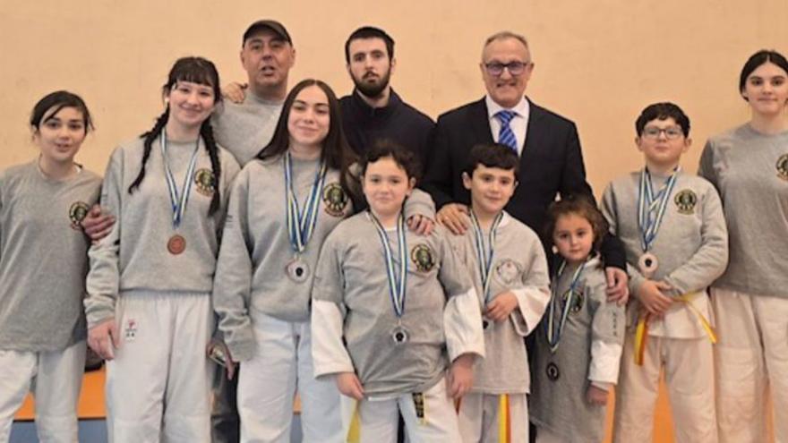 Integrantes del Club Oviedo Sport, en el Campeonato de Asturias. | LNE
