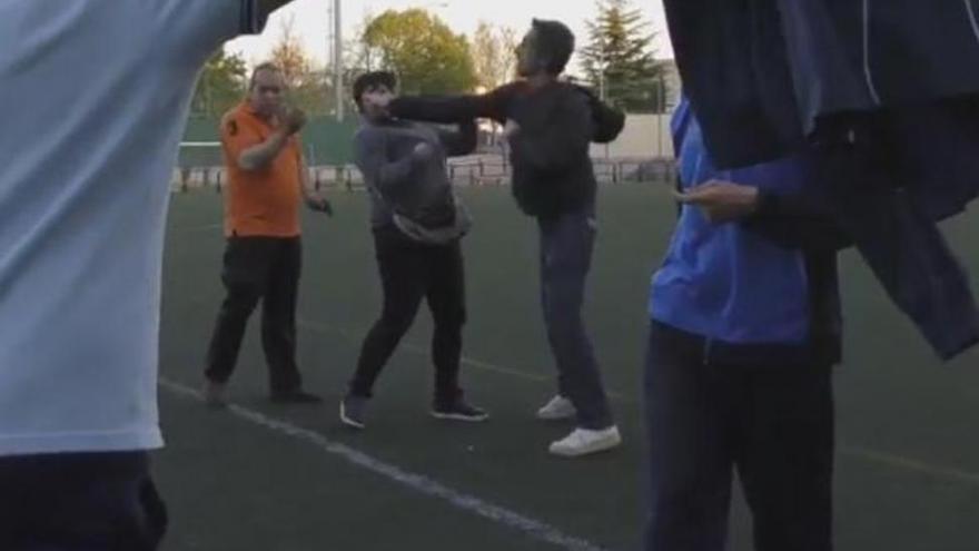 Nuevo episodio de violencia entre familiares en el fútbol juvenil