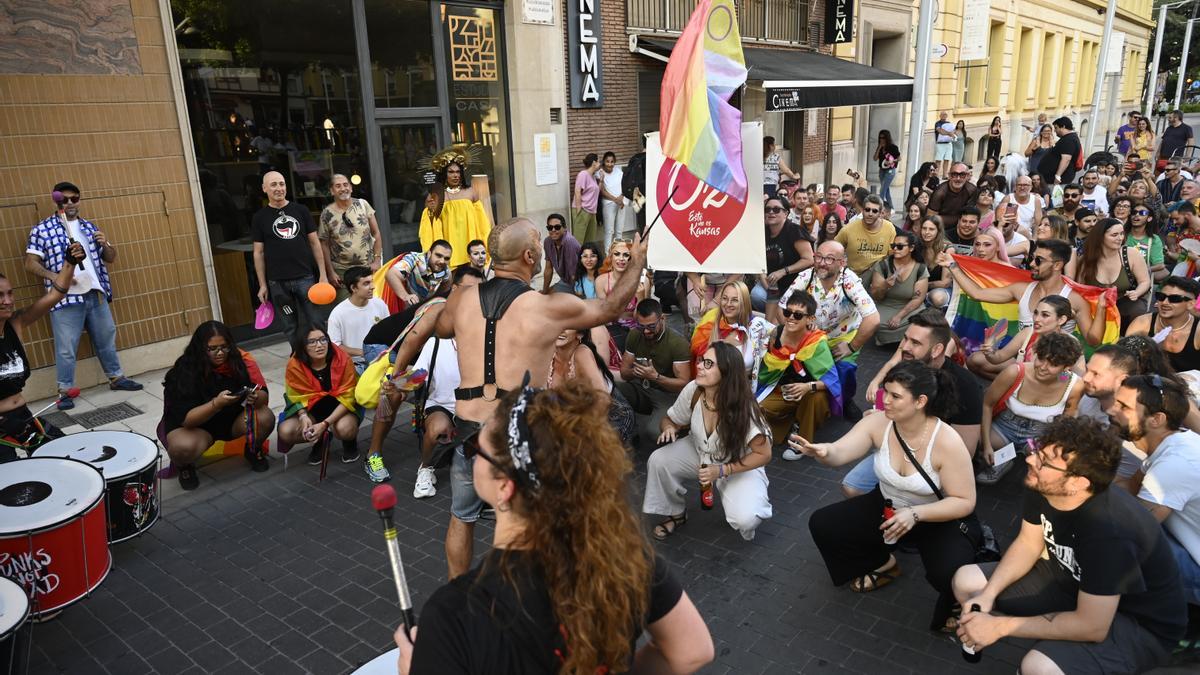 MARCHA. La marcha impulsada por la Plataforma LGTBI, el 17 de mayo, recorrió las principales calles de la ciudad.