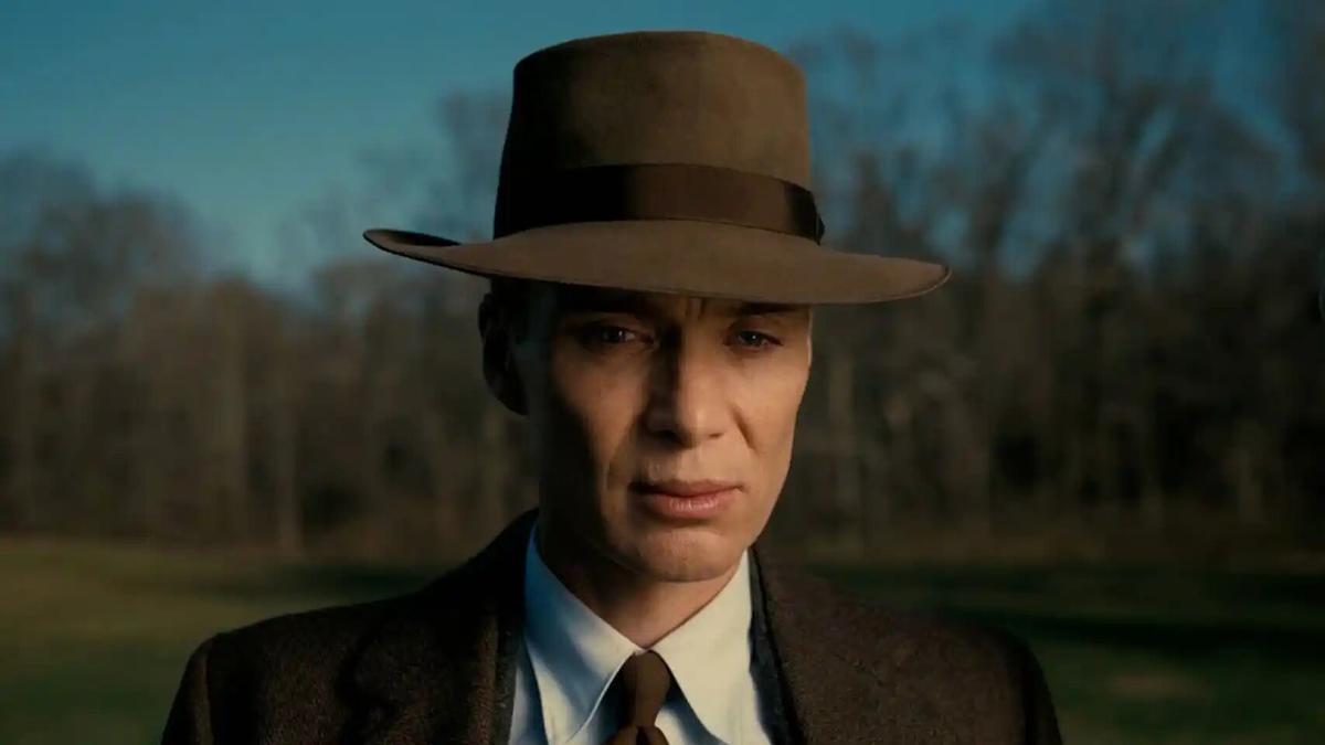 El actor Cillian Murphy,   protagonista de Peaky Blinders, se pone en la piel de Oppenheimer en esta película.