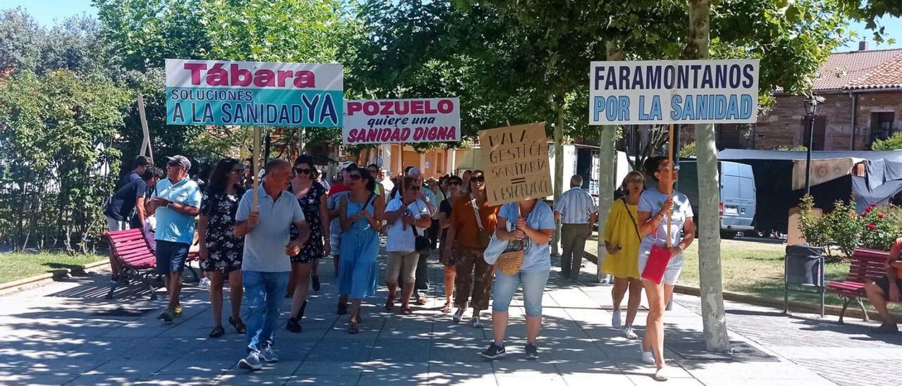 Manifestación enTábara en defensa de la sanidad en la provincia de Zamora. | Cedida