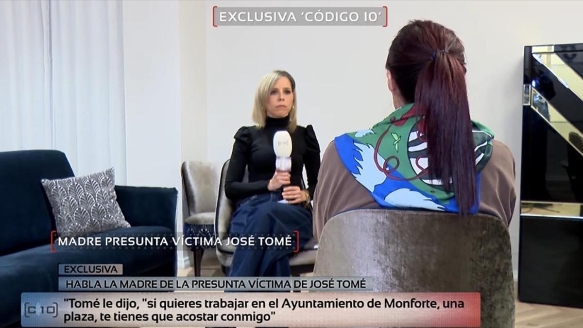Captura de la entrevista que concede la madre de la supuesta víctima de acoso sexual de José Tomé al programa de Cuatro, «Código 10»